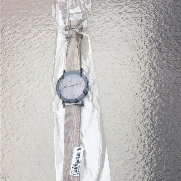 Wood grain look alike watch. Stainless back. - Picture 6 of 7